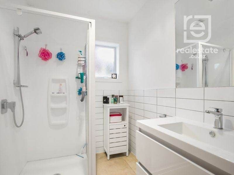 For rent, Macleans College zone, No smoking allowed, Pets considered on request, 2 beds + Flexi room 1 bath home with garage, available 26th June, 2/68 Hattaway Avenue, Bucklands Beach, Auckland