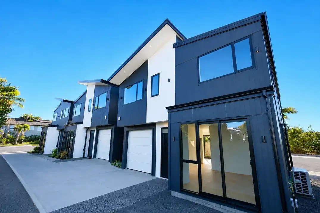 For rent, 4 beds 3 baths house with garage, Available from 1st July, 31C Culver Tce, Howick, Auckland
