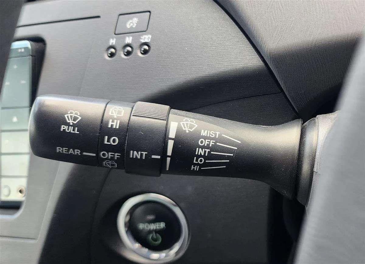 2010 Toyota Prius HYBRID Hatchback Automatic, 5 seats, Silver, Hybrid, Petrol, 1,797 cc, 105,295 km
