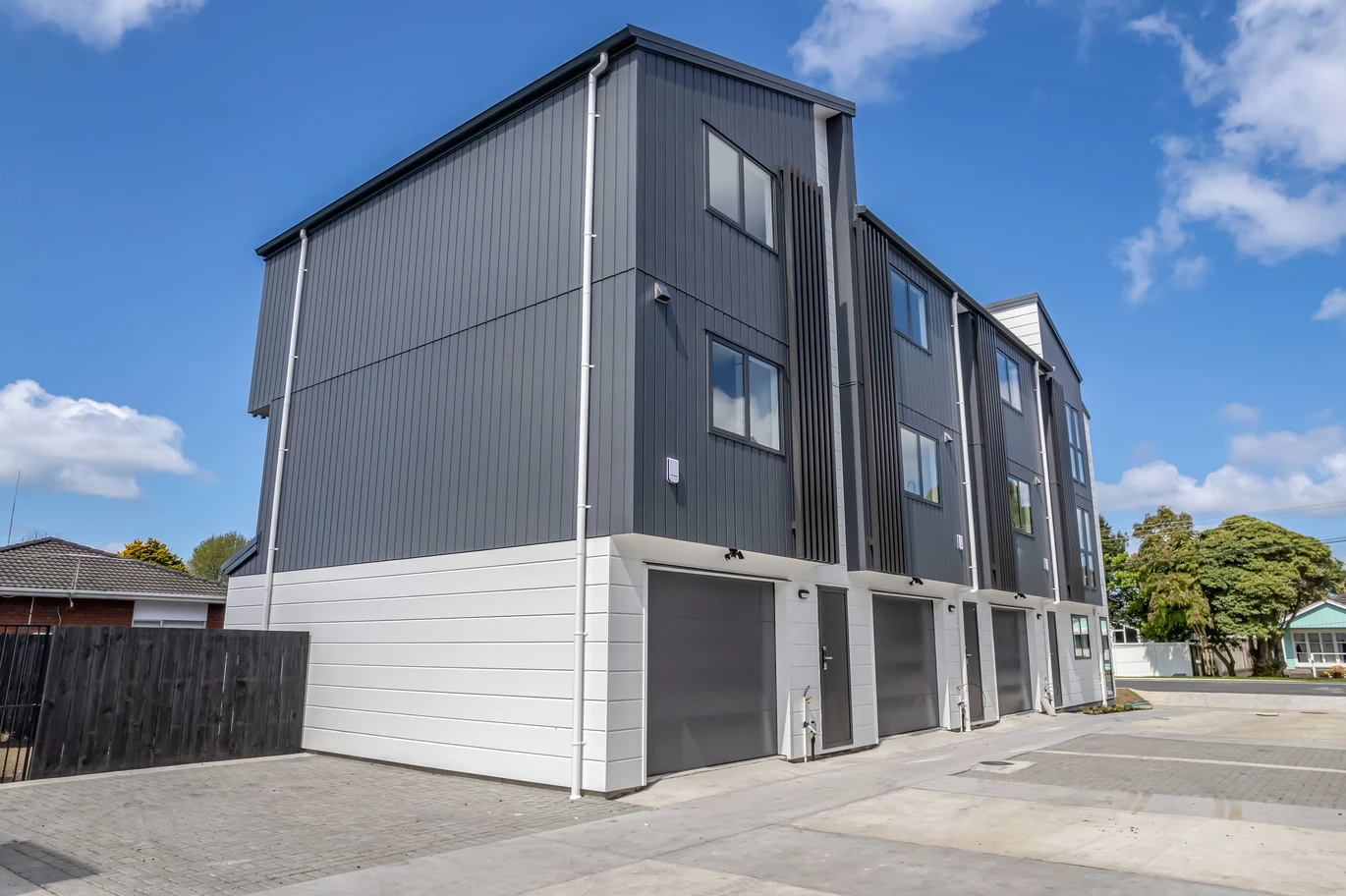 Brandnew 3 beds 2.5 baths home with garage, 1 ensuite ground floor, close to Woolworths, shops, parks, schools, 3/25 Taikata Road Te Atatu Peninsula, Auckland