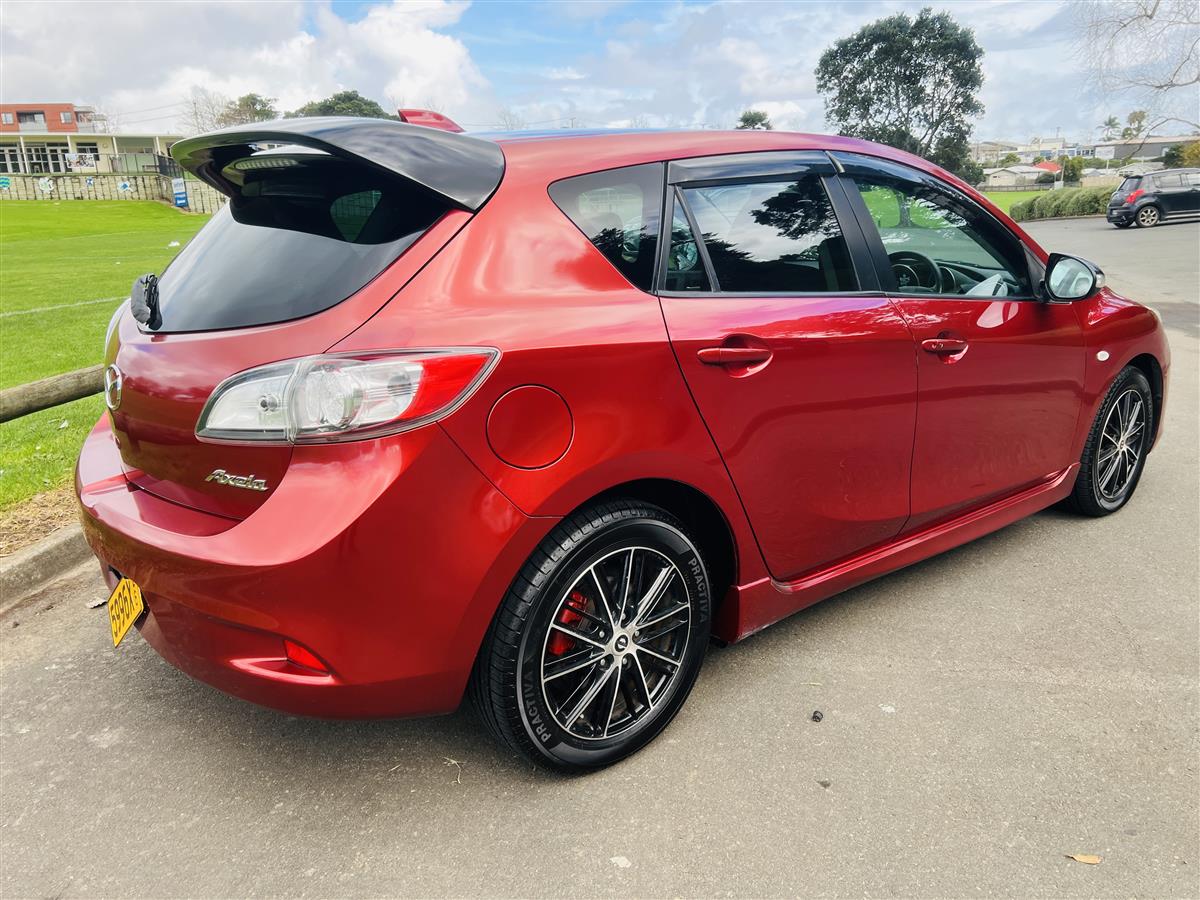 2013 Mazda Axela NEW STEREO APPLE CAR PLAY Hatchback Automatic, 5 seats, Petrol, 1,500 cc, 56,707 km