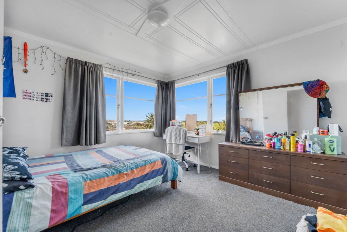 Deceased Estate, 875m2 section, 3 beds 1 bath house, A short walk to Jean Batten School; handy to Sir Douglas Bader Intermediate and Aorere College, Close to Māngere Town Centre, supermarkets, and local parks, motorway access, 18 Prangley Avenue, Mangere, Auckland