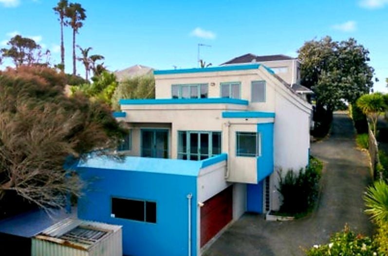 Sea Views, 210m2 Renovated 4 beds (2 ensuites) 3 baths house with double garage, App 5mins walk to the popular Murray’s bay beach with lot of water activity including boat sail and water jump from the jetty, 2/38 Gulf View Road, Murrays Bay, Auckland