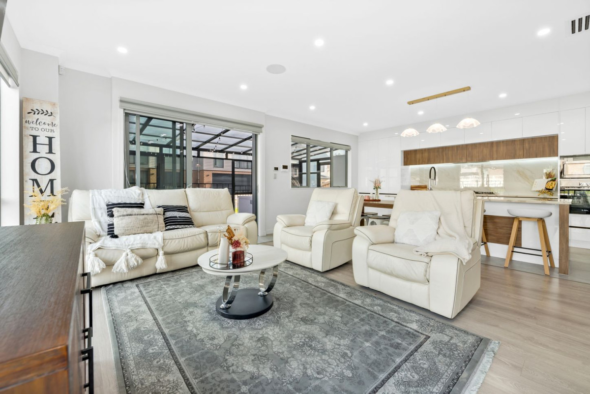 456m2 section, 2 Kitchens, 364m2 8 beds (4 ensuites) 6.5 baths house with double garage and 2 beds granny, close to reserve, schools, Ormiston town centre, 40 Rashni Road, Flat Bush, Auckland