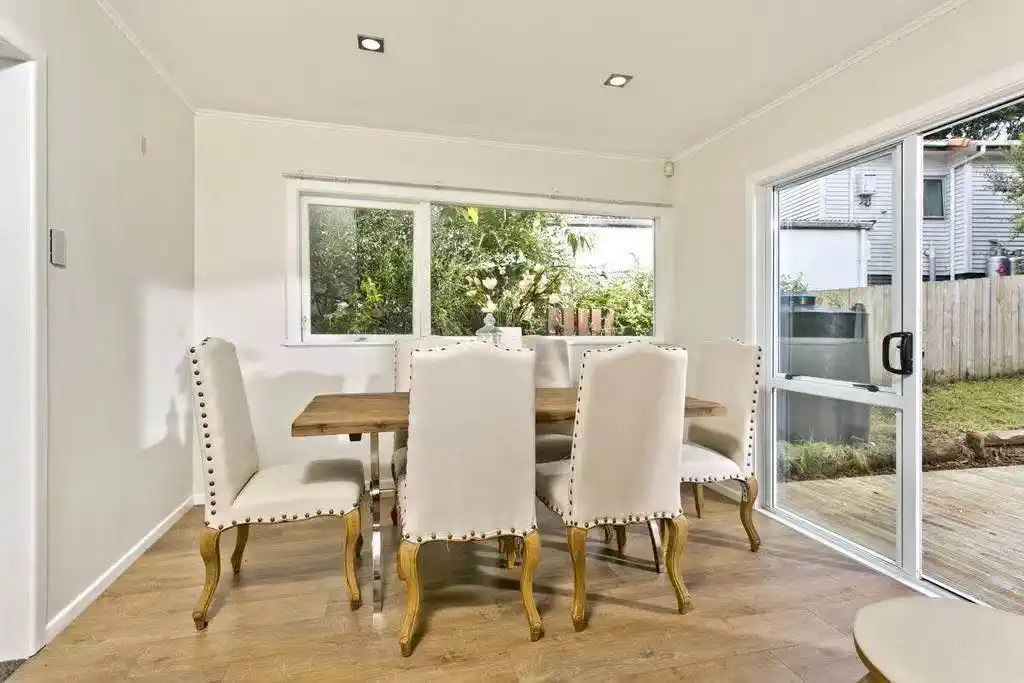 Double Westlake school zone, 675m2 section with RC & EPA APPROVED | BC SUBMITTED, 4 beds 2 baths house with garage, Upstairs: 3 generous bedrooms + 1 bathroom, Ground floor: 1 large bedroom + 1 bathroom, currently rented for $900/week, 0.2 km to Forrest Hill School, 0.5 km to Westlake Boys’ High School, 1.1 km to Westlake Girls’ High School, 24 Arrow Road, Forrest Hill,Auckland