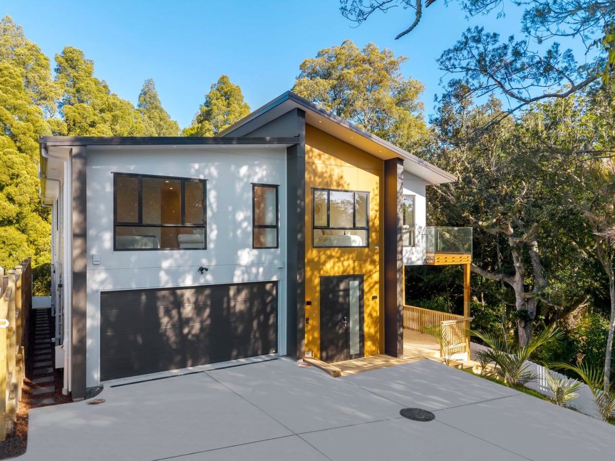 Backing directly onto a peaceful reserve. Brandnew 7 beds (5 ensuites) 6.5 baths house, double garage plus 2 more onsite car parks, 2 beds granny, 2C Hughs Way, Flat Bush, Auckland