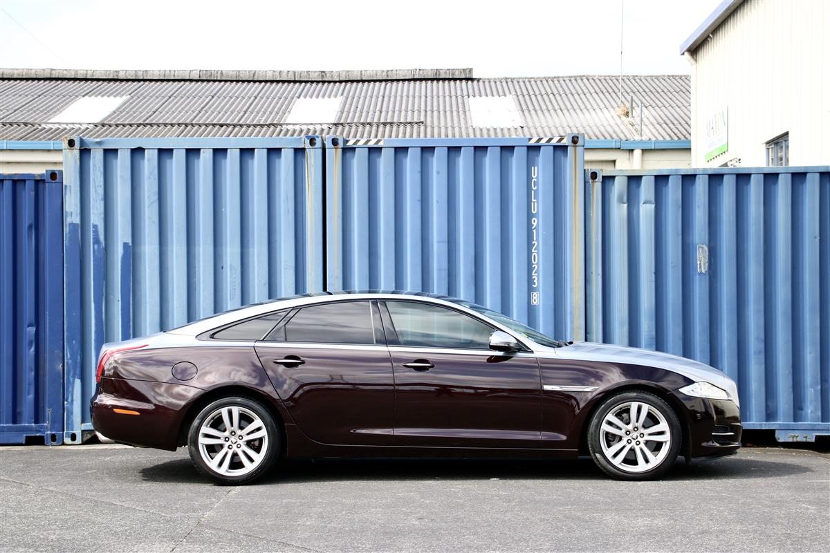 2010 Jaguar XJ V8 Premium Luxury Edition Sedan Automatic, 5 seats, 1 owner, Petrol, 4,999 cc, 56,000 km