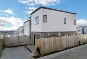 Brandnew 3 beds 2.5 bath duplex home with car park, easy access to Papakura town centre, 44B Crestview Rise Papakura, Auckland