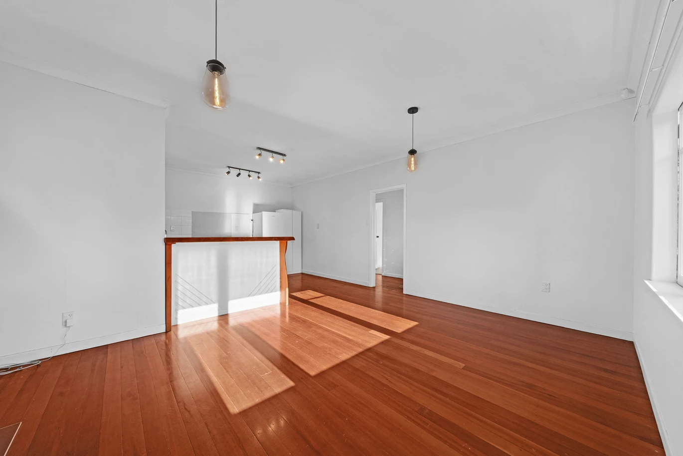 Standalone 3 beds 1 bath house with car park, close to schools, parks, town centre, easy motorway access, 1/39 Settlement Road Papakura, Auckland