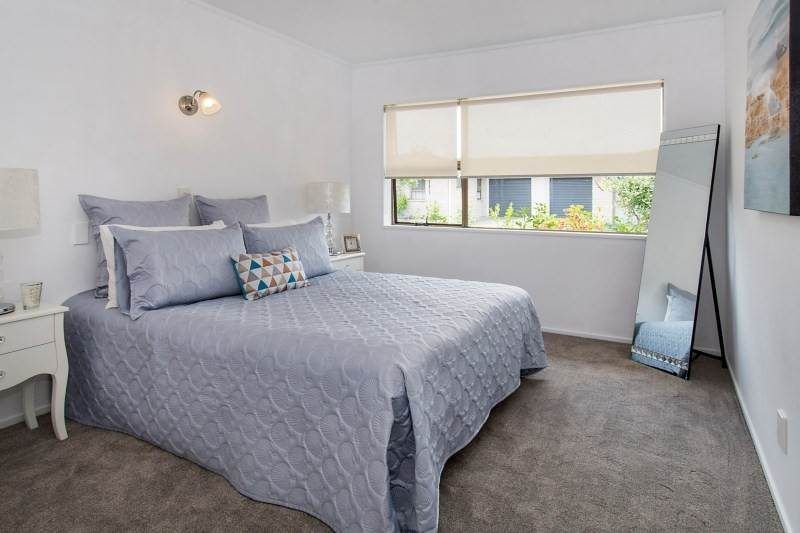 For rent, Macleans College zone, No smoking, 3 beds 1 bath home, available now, 44A Vivian Wilson Drive, Eastern Beach, Auckland
