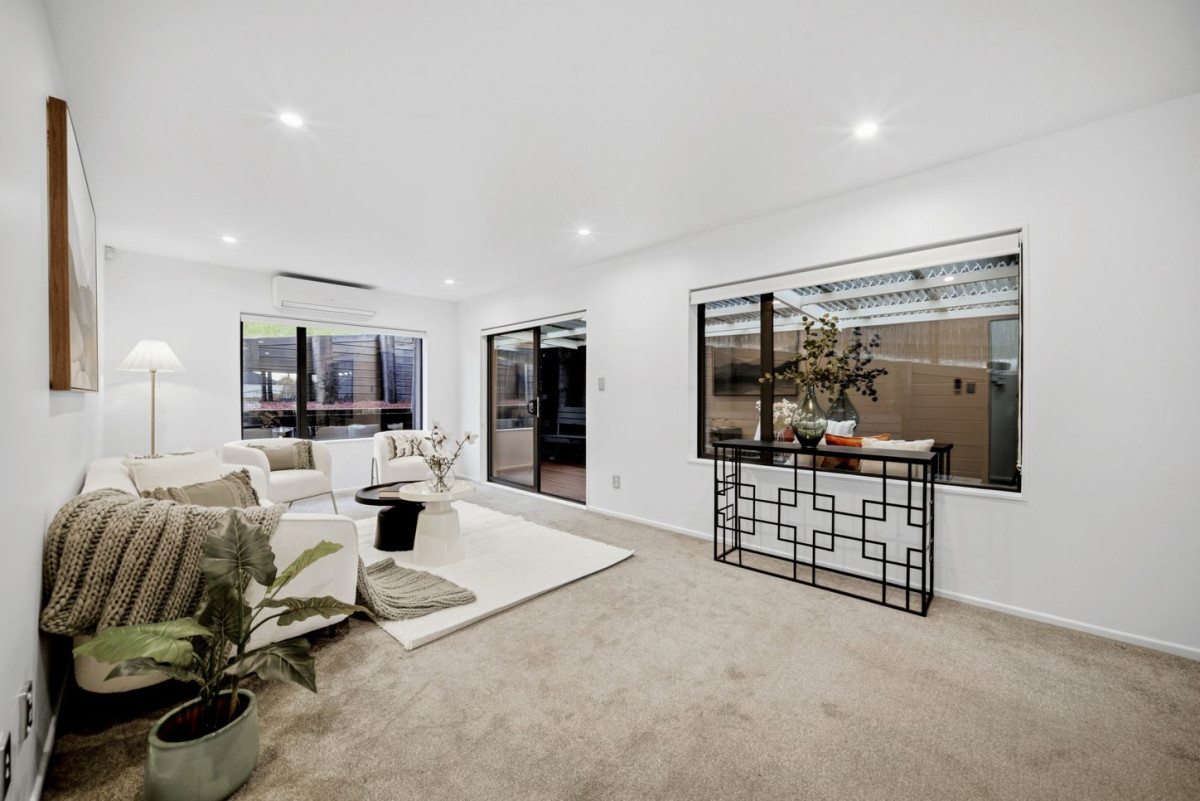 534m2 section, 253m2 5 beds (2 ensuites) 4 baths house with double garage, close to quality schools, parks, local shops, 14 San Casello Rise, Henderson, Auckland