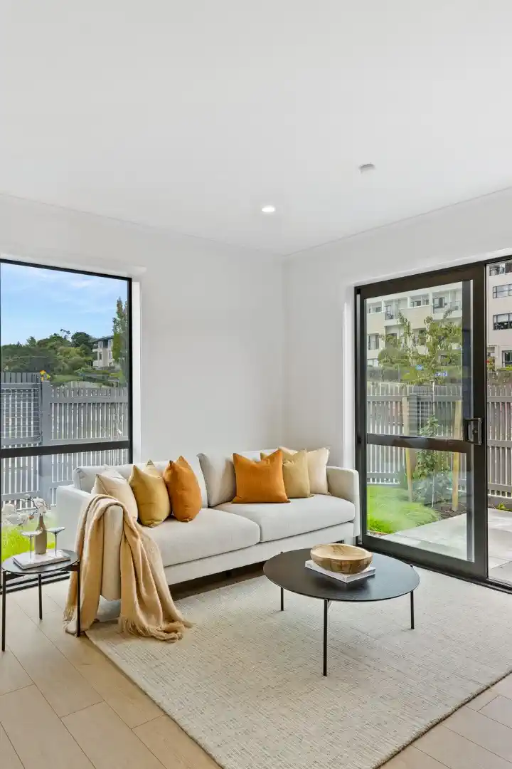 For rent, 2 beds 1 bath townhouse with car park, Available from 20th June, 13 Wakaturia Way, Glenfield, Auckland