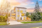 Urgent Sell, ASAP, Enquiries over $670K, 10-Year Master Build Guarantee. 140m2 Brandnew freehold 3 beds 2 baths home with garage, move-in ready, walk a mere 600m to Kelston Mall and Woolworths. 4/4052 Great North Road Glen Eden, Auckland