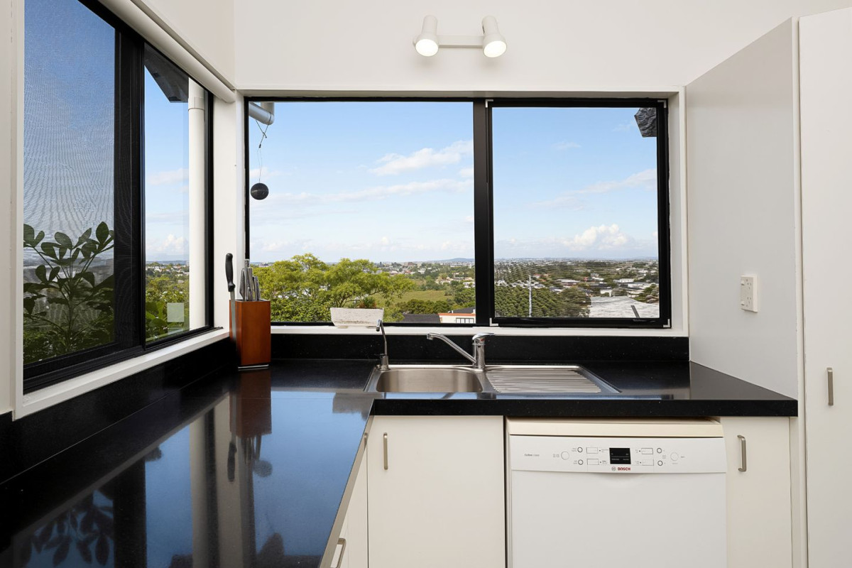 Owners Downsizing After 26 Years, 624m2 section, 190m2 3 beds 2 baths house with double garage, Zoned for the highly regarded Marina View School and Hobsonville Point Secondary School, with Marina View School just a short walk away, 112 West Harbour Drive, West Harbour, Auckland