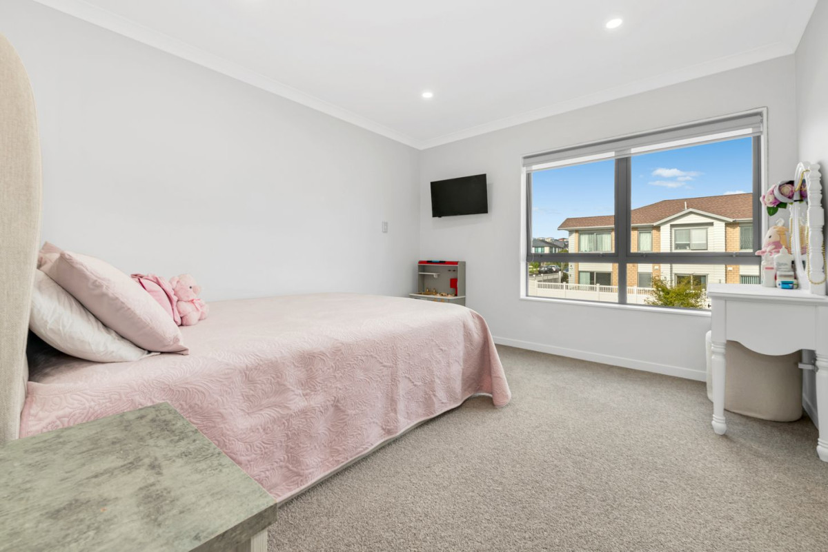 456m2 section, 2 Kitchens, 364m2 8 beds (4 ensuites) 6.5 baths house with double garage and 2 beds granny, close to reserve, schools, Ormiston town centre, 40 Rashni Road, Flat Bush, Auckland