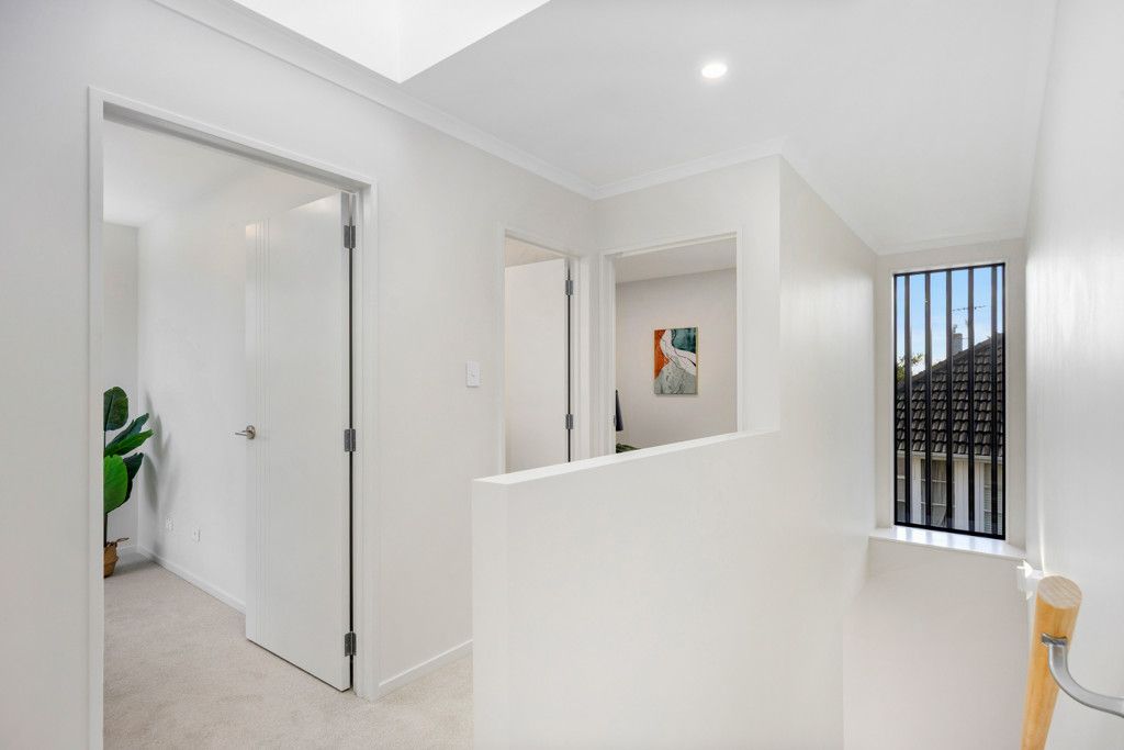 10 Years Master Builder Guarantee, 137m2 Brandnew standalone 3 beds 2.5 baths home with garage, close to motorway access, local shops, parks, zoned for Stanhope Road School, One Tree Hill College and Baradene College, 7D Vause Street Ellerslie, Auckland