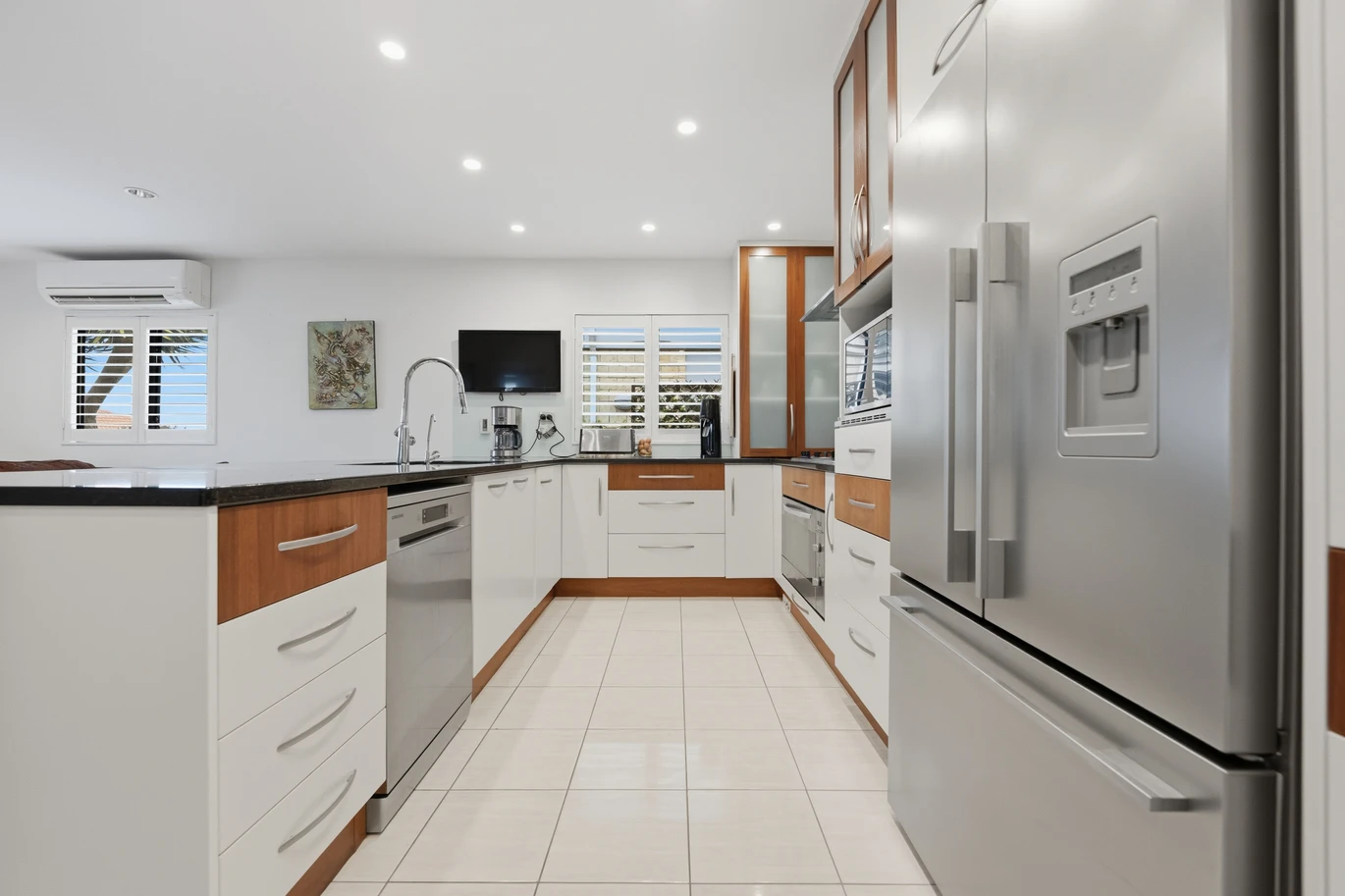 Built with a modern cavity system, 247m2 4 beds 2.5 baths house with double garage and a basement wine cellar, zoned for Marina View School, Hobsonville School, Hobsonville Point Secondary School, St Paul’s School, 157C Hobsonville Road West Harbour, Auckland
