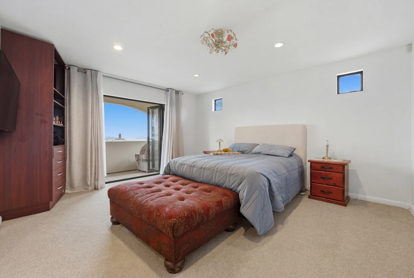 Built with a modern cavity system, 247m2 4 beds 2.5 baths house with double garage and a basement wine cellar, zoned for Marina View School, Hobsonville School, Hobsonville Point Secondary School, St Paul’s School, 157C Hobsonville Road West Harbour, Auckland