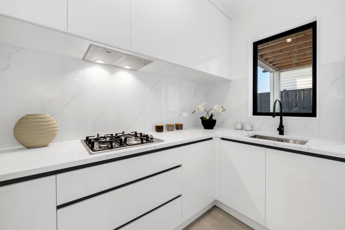 411m2 section backing onto reserve, 2 kitchens, 320m2 Brandnew 6 beds (4 ensuites) + study 5.5 baths house, double garage, 2 beds granny, 15 Seagreen Avenue, Karaka, Auckland