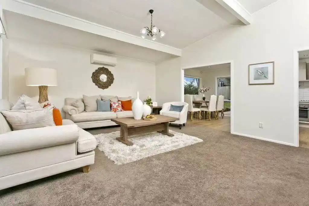 Double Westlake school zone, 675m2 section with RC & EPA APPROVED | BC SUBMITTED, 4 beds 2 baths house with garage, Upstairs: 3 generous bedrooms + 1 bathroom, Ground floor: 1 large bedroom + 1 bathroom, currently rented for $900/week, 0.2 km to Forrest Hill School, 0.5 km to Westlake Boys’ High School, 1.1 km to Westlake Girls’ High School, 24 Arrow Road, Forrest Hill,Auckland