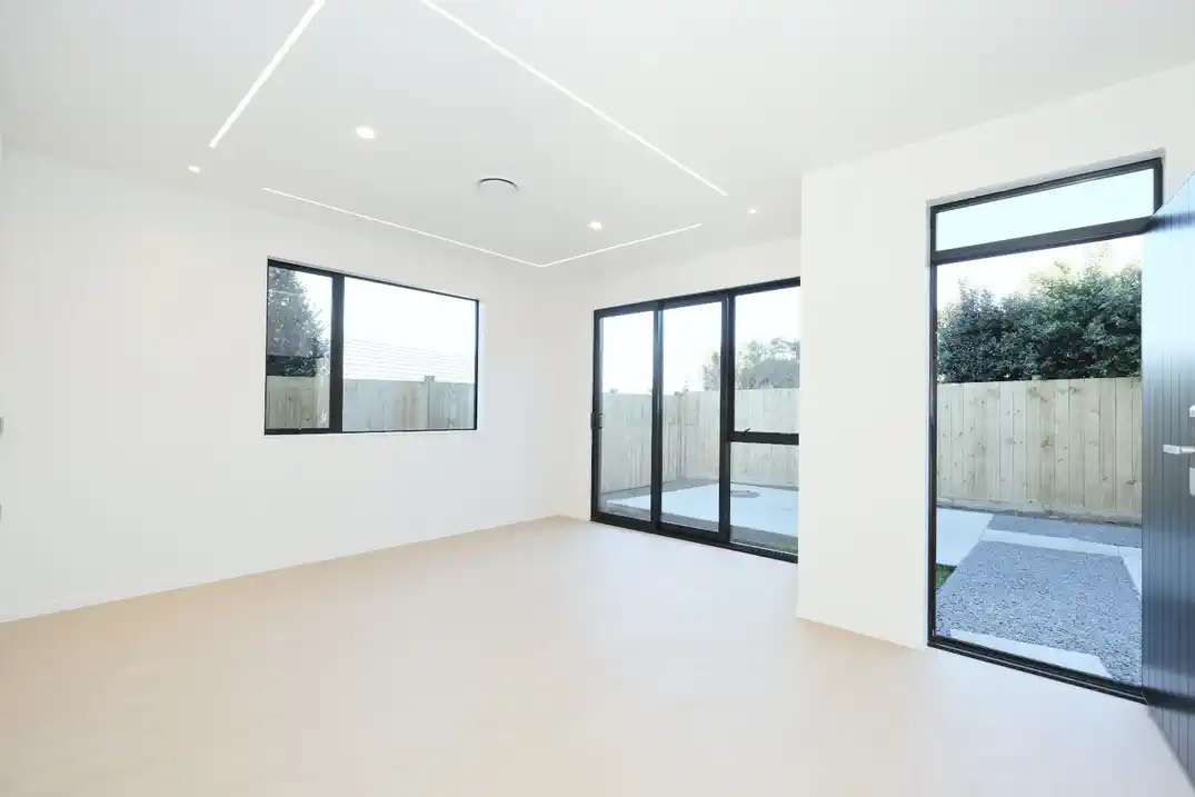 For rent, 4 beds 3 baths house with garage, Available from 1st July, 31C Culver Tce, Howick, Auckland