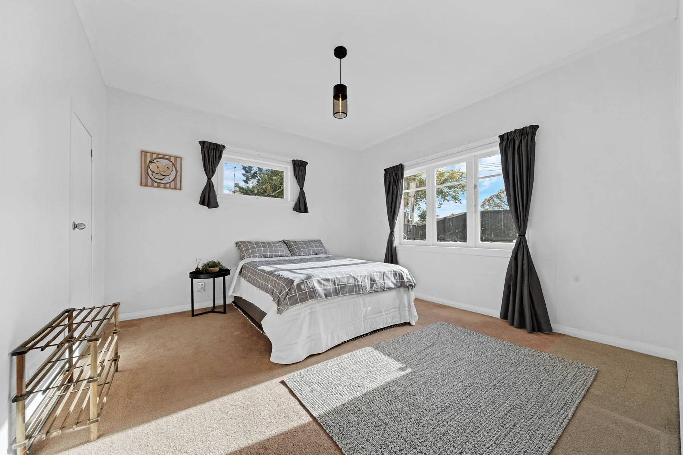 Standalone 3 beds 1 bath house with car park, close to schools, parks, town centre, easy motorway access, 1/39 Settlement Road Papakura, Auckland