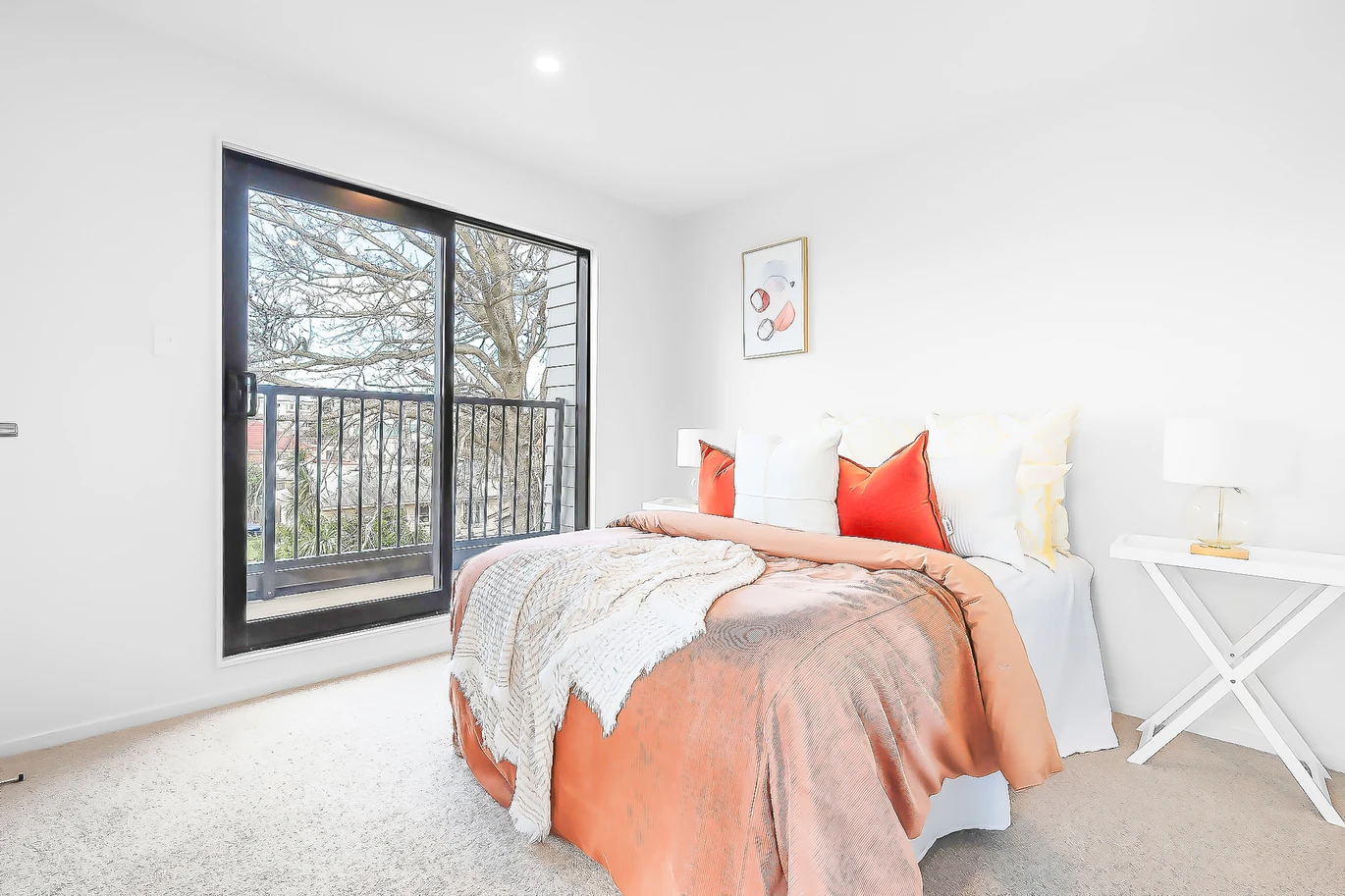 Urgent Sell, ASAP, Enquiries over $670K, 10-Year Master Build Guarantee. 140m2 Brandnew freehold 3 beds 2 baths home with garage, move-in ready, walk a mere 600m to Kelston Mall and Woolworths. 9/4052 Great North Road Glen Eden, Auckland