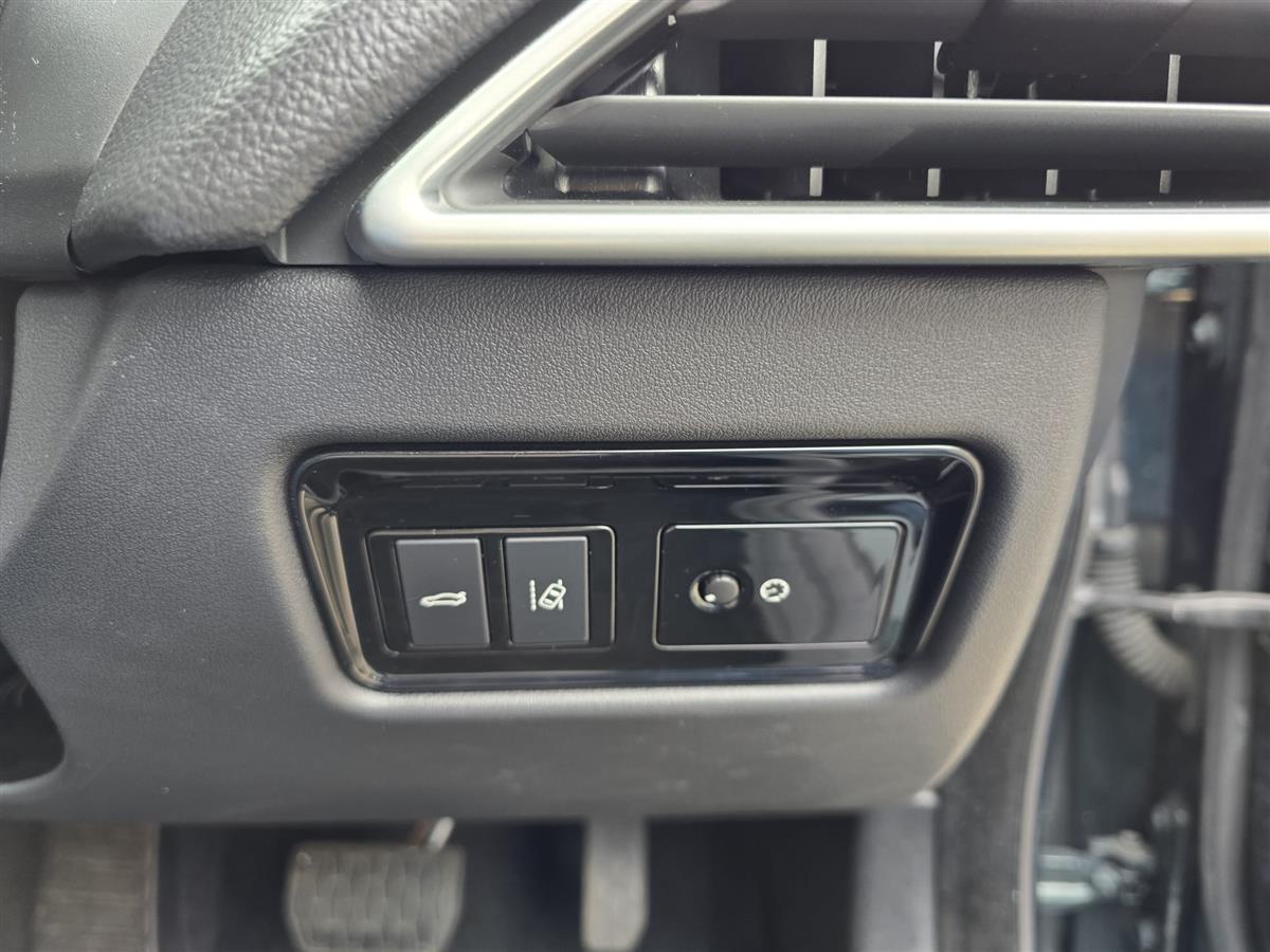 2016 Jaguar XE PURE Sedan Automatic, 5 seats, Green, New Import, Petrol, 2,000 cc, 89,000 km