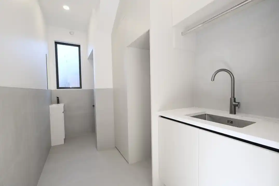 For rent, 4 beds 3 baths house with garage, Available from 1st July, 31C Culver Tce, Howick, Auckland