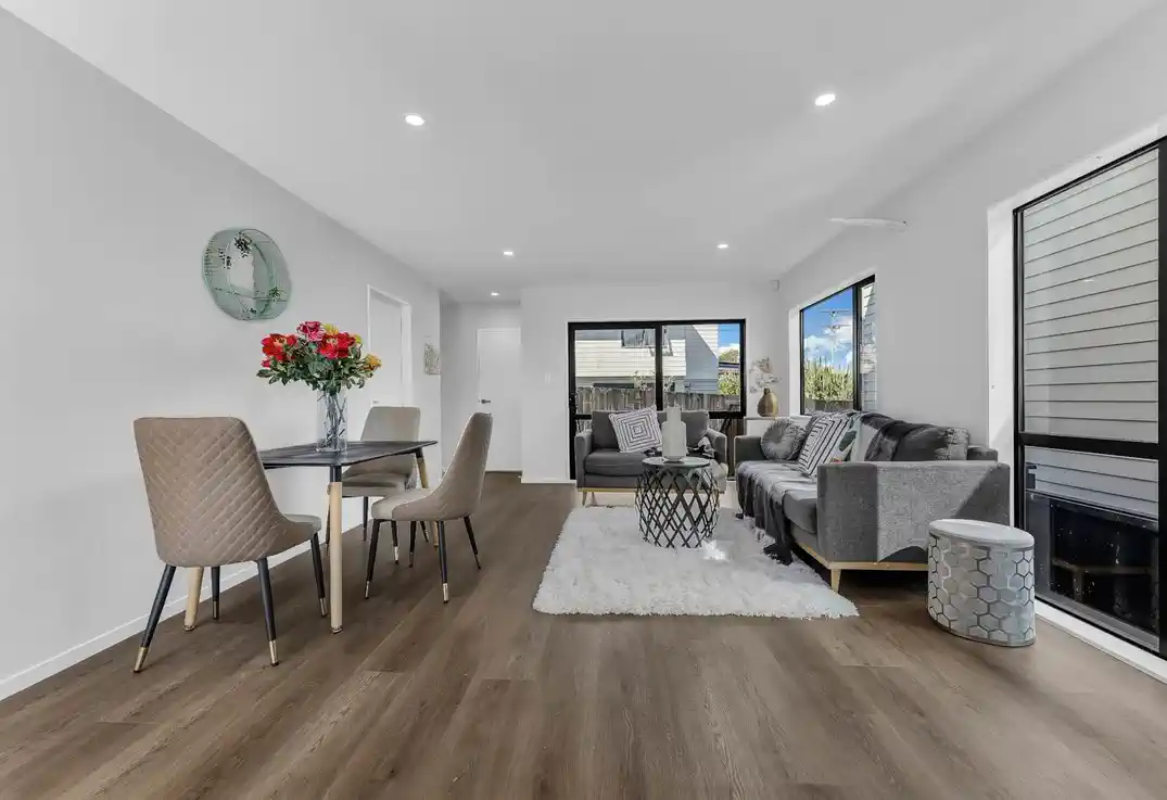 For rent, 3 beds 2.5 baths townhouse with garage, Available from 1st July, 27A Mahia Road, Manurewa, Auckland
