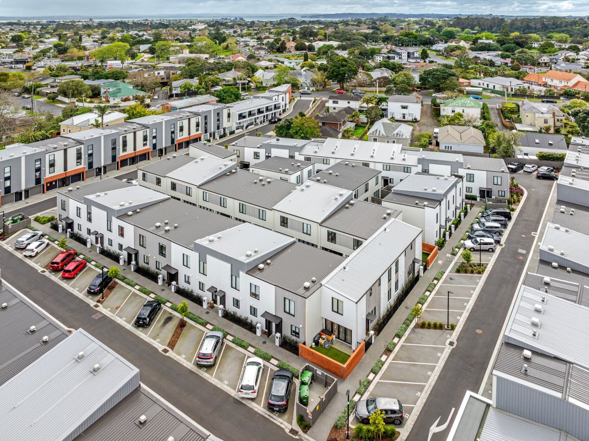 Brandnew, 1-124: 3 Bedrooms 3 Bathrooms with carpark. Floor size: 90m2 plus courtyard 37m2. Price: $900,000 +, 7A & 7B: Dual Key Two Studio Apartments. Floor size: 73m2 plus courtyard 24m2. Price: $700,000 +, Unit 113: 2 Bedrooms 3 Bathrooms with carpark. Floor size: 74m2 plus courtyard 16m2. Price: $800,000 +, 124 Taylors Road Mt Albert, Auckland