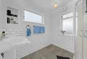 Standalone 3 beds 1 bath house with car park, close to schools, parks, town centre, easy motorway access, 1/39 Settlement Road Papakura, Auckland