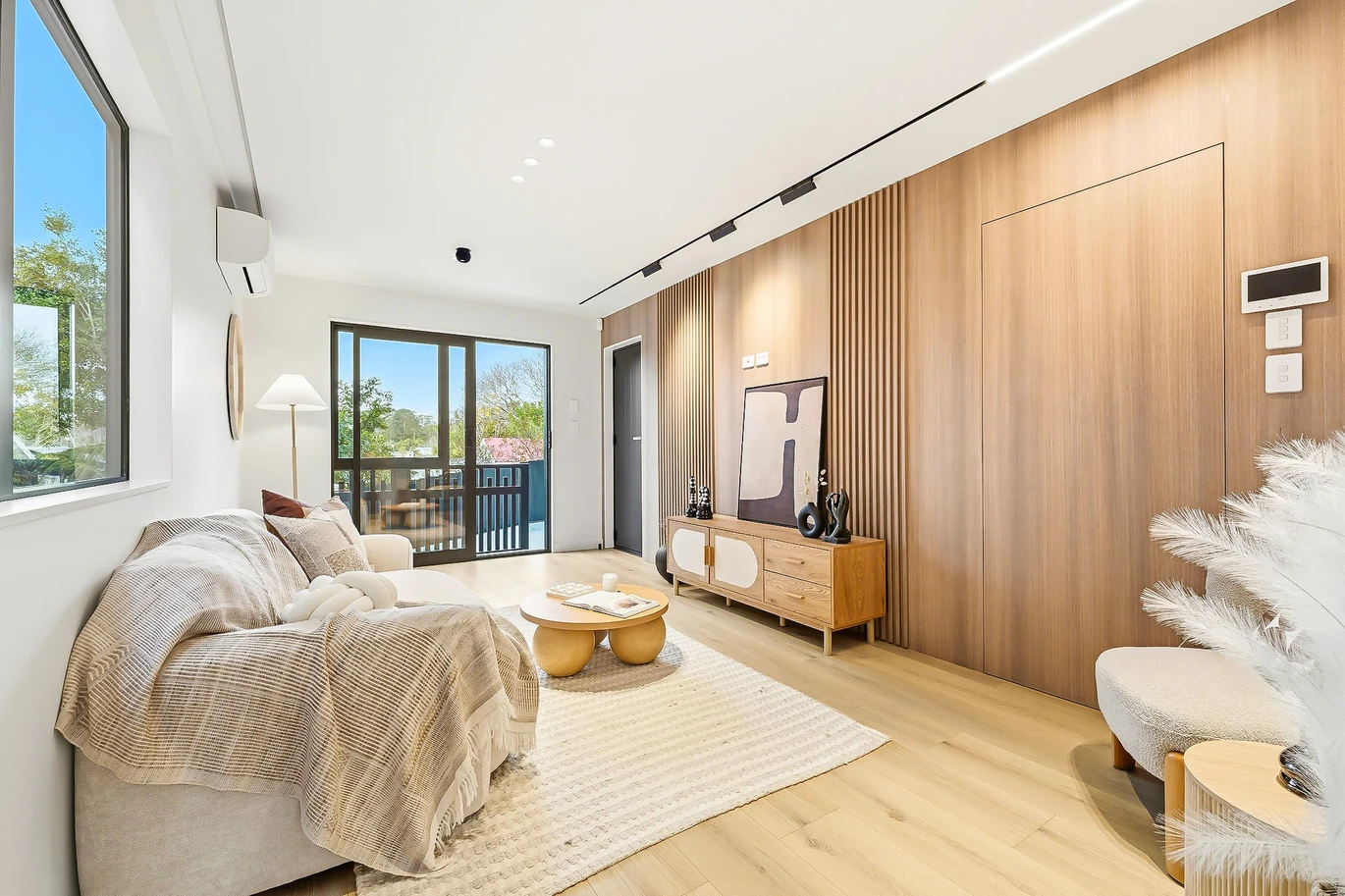 10-Year Stamford Building Warranty, Brandnew standalone 4 beds 2.5 baths home with garage + EV charging pre-wiring, Prime location near top schools, pristine beaches, and cafes, Motivated vendor, 14C Gerontius Glade Torbay, Auckland