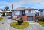 453m2 section, Selling After 27 Years To Downsize, 3 beds 2 baths house with 2 single garages, close to schools, shops, 10 Kelwyn Road, Kelston, Auckland