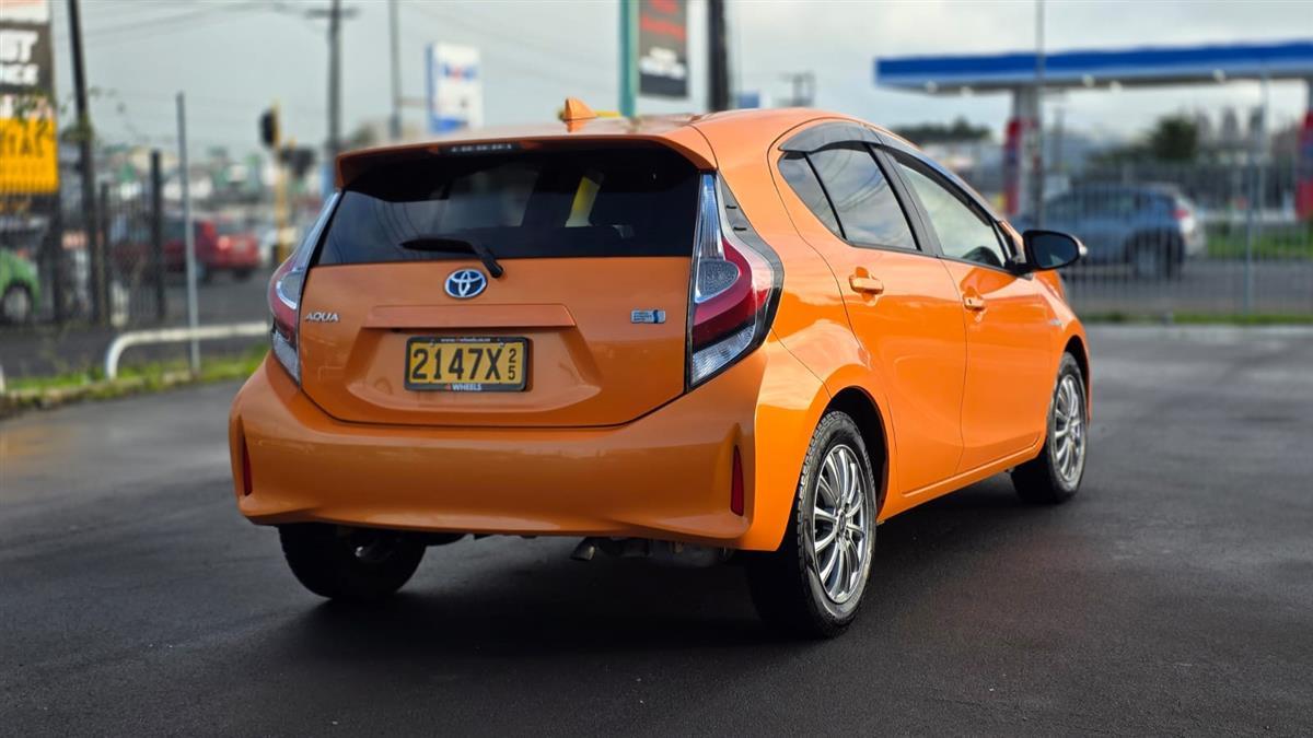2018 Toyota Aqua *Push Start*Reverse Camera*Nice Mags*3rd Gen* Hatchback Automatic, 5 seats, Hybrid, 1,496 cc, 105,584 km