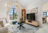 For rent, No smoking. Pets will be considered. 5 beds 3 baths house with double garage, available 13th June, 7 Houhere Close, Albany, Auckland