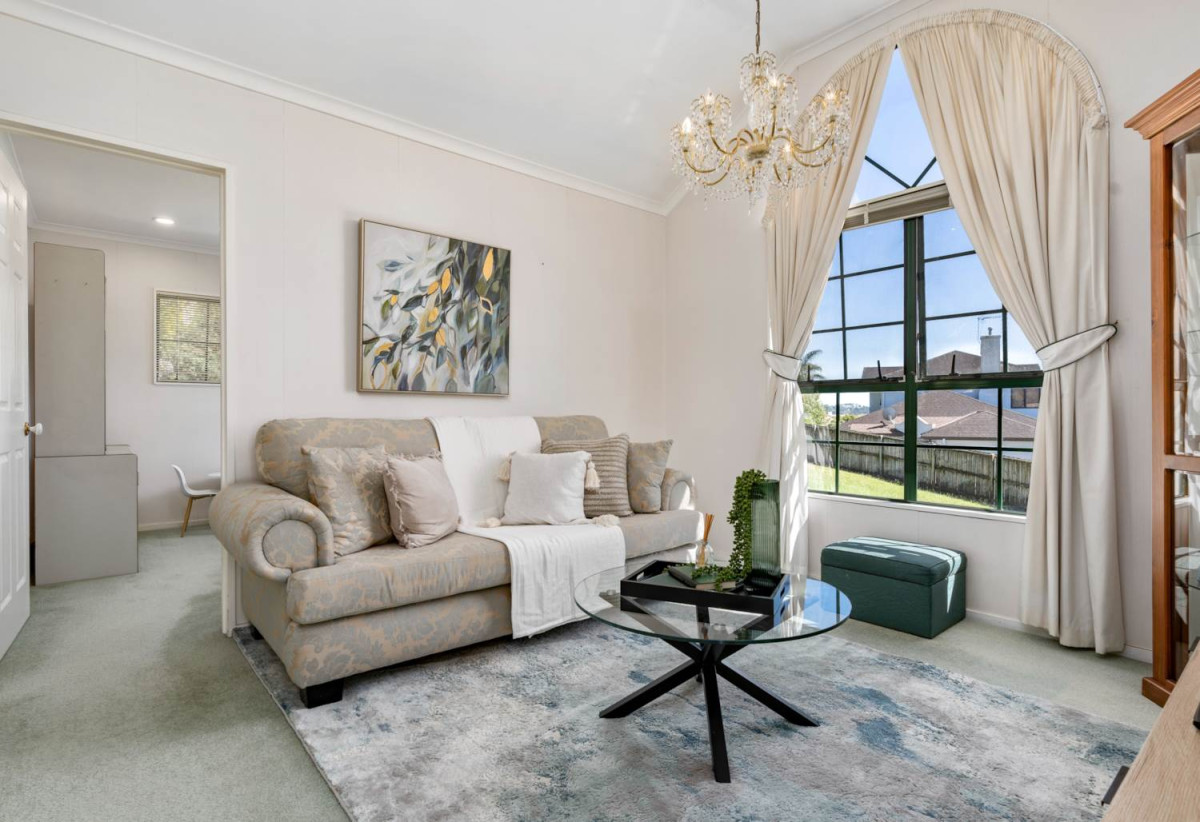 For rent, No smoking. Pets will be considered. 5 beds 3 baths house with double garage, available 13th June, 7 Houhere Close, Albany, Auckland