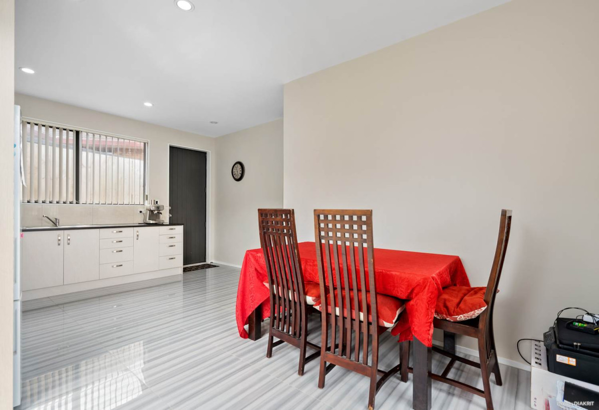 For rent, Pets considered on request,3 beds 1 bath house with car park, available now, 26A Peretao Rise, The Gardens, Auckland