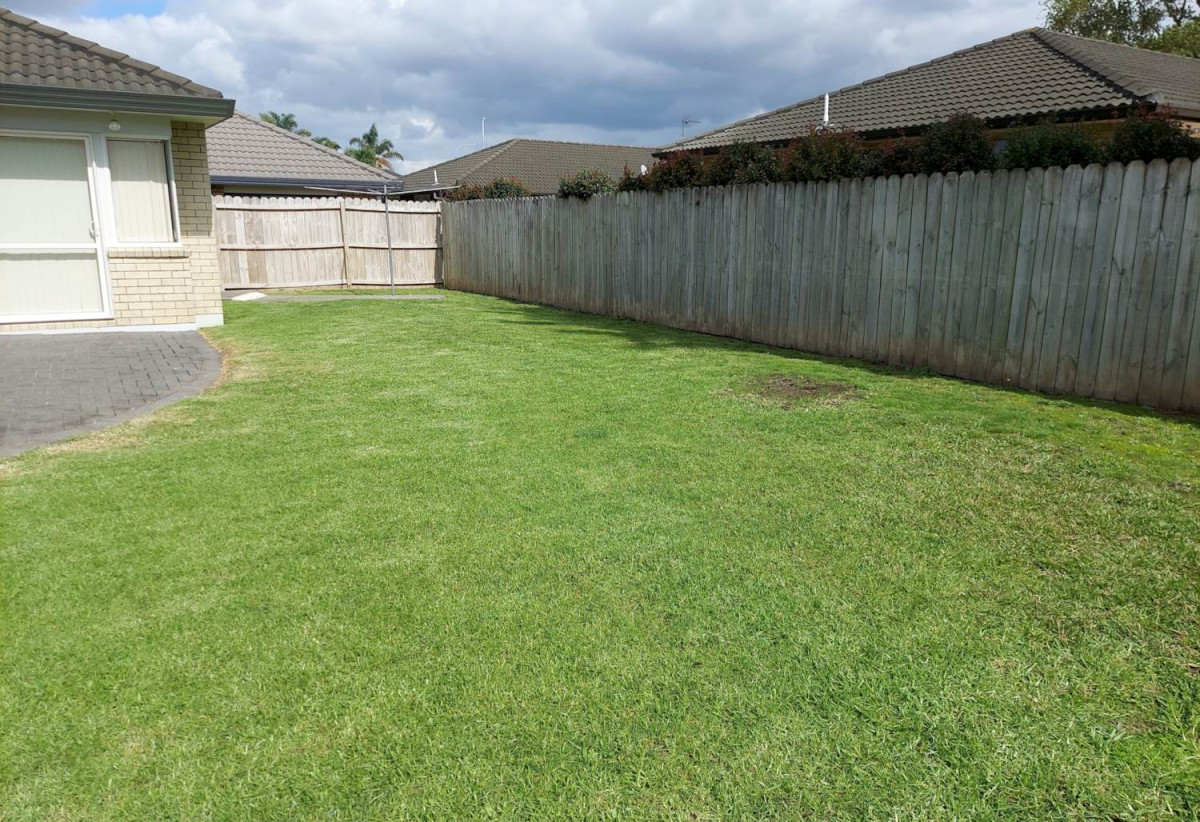 For rent, within a few minutes walk to Botany Downs Secondary College, Botany Town Centre, Renovated 4 beds 2 baths house with garage, available 17th June, 6 Magee Place, East Tamaki Heights, Auckland