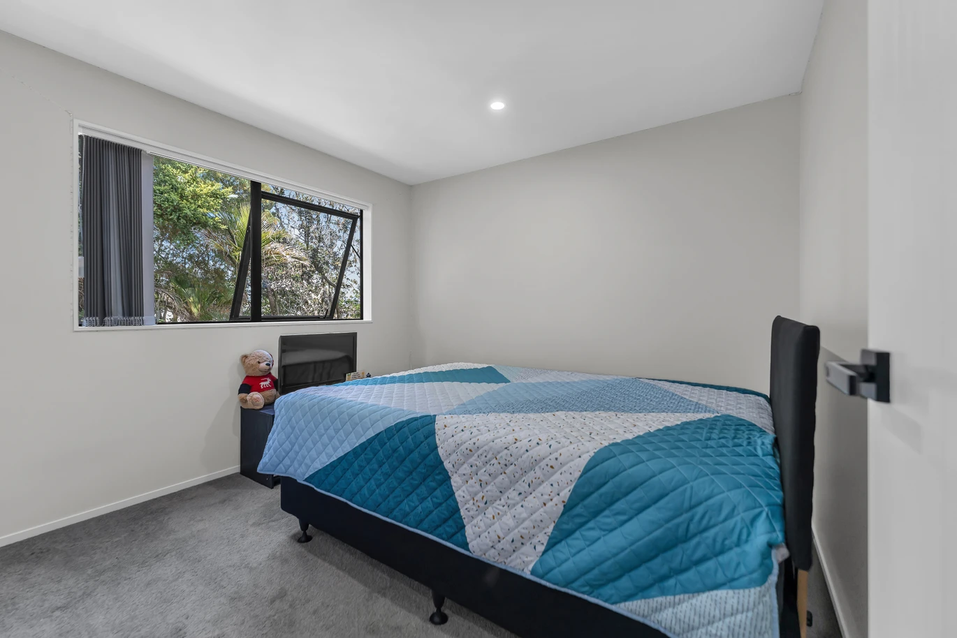 Owners relocating, Next to the Reserve-Mission Heights, Standalone 4 beds 2.5 baths house with garage, close to Ormistonshopping centre, zoned for Mission Heights Primary and Junior college, 13 Pumau Place Flat Bush, Auckland