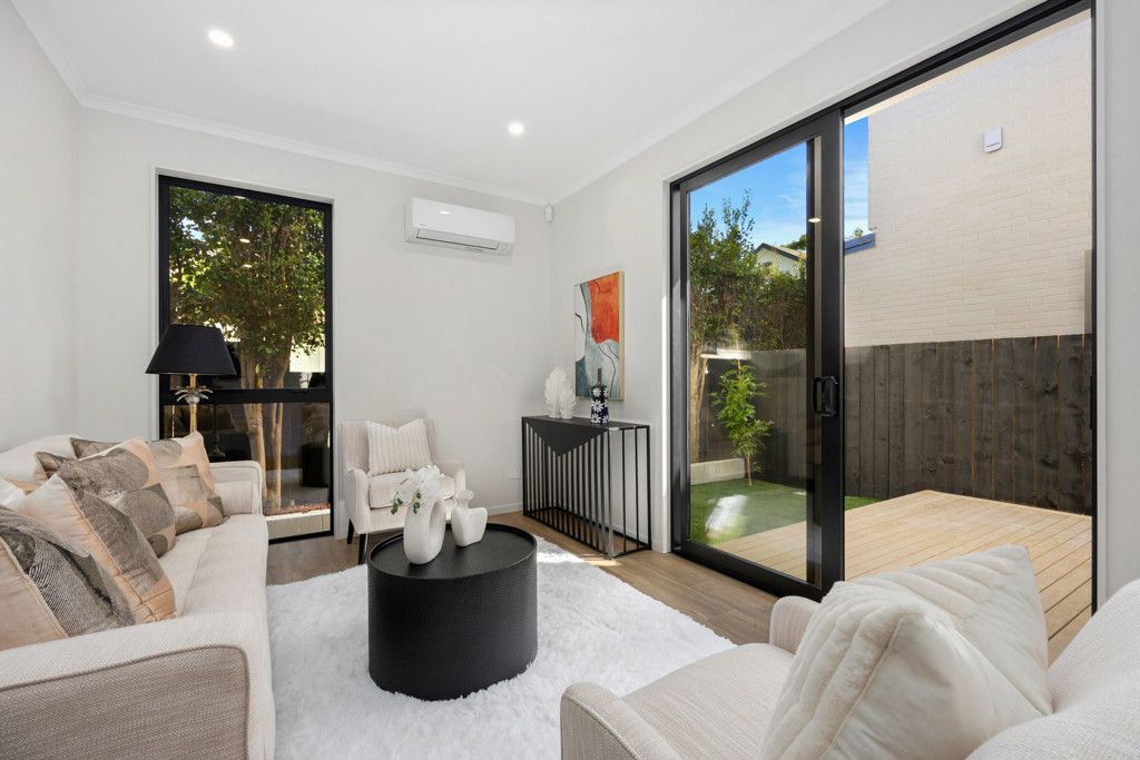 10 Years Master Builder Guarantee, 137m2 Brandnew standalone 3 beds 2.5 baths home with garage, close to motorway access, local shops, parks, zoned for Stanhope Road School, One Tree Hill College and Baradene College, 7D Vause Street Ellerslie, Auckland