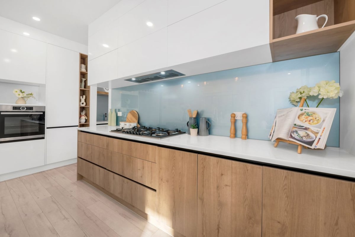 Mission Heights school zone, 2 Kitchens, Clever 1 + 5 layout, 6 beds (3 ensuites) 4.5 baths house, double garage, 34 Kilcooley Road, Flat Bush, Auckland