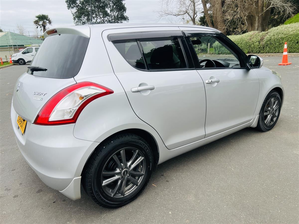 2014 Suzuki Swift REVERSE CAMERA Hatchback Automatic, 5 seats, Silver, Petrol, 1,200 cc, 39,689 km