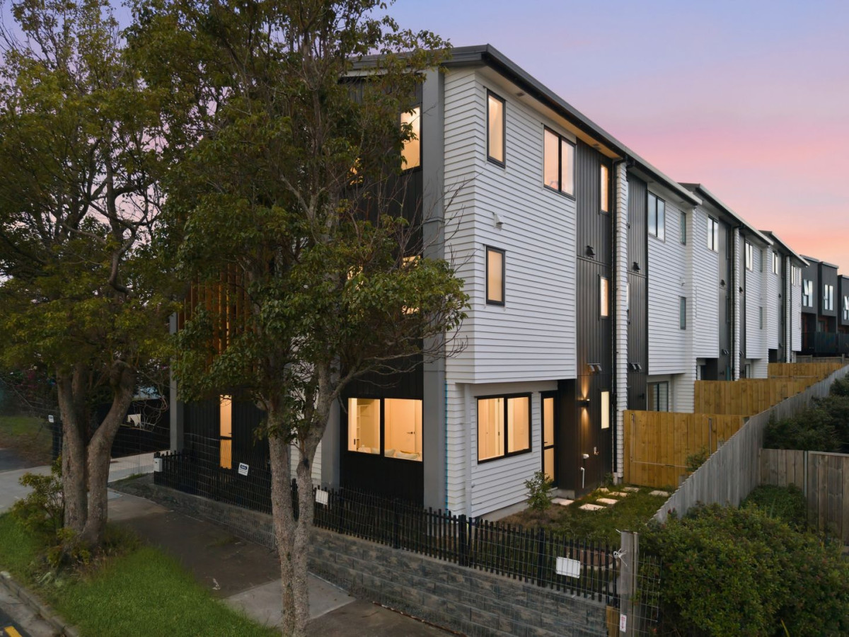 172m2 Brandnew 4 beds 3.5 baths home with garage, a fully self-contained ground-floor bedroom with private ensuite,, close to schools, local shops, parks, Lot 2/8 Epping Street, Glen Innes, Auckland