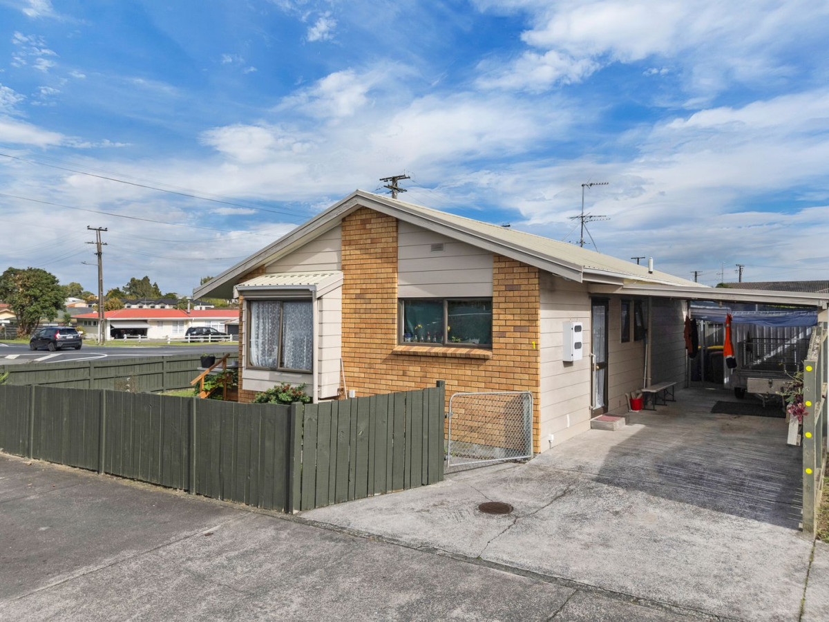 1058m2 section, 3 Standalone 2 beds 1 bath home with car parks, close to transport, shops, schools, and amenities, 22 Ingram Street, Papakura, Auckland