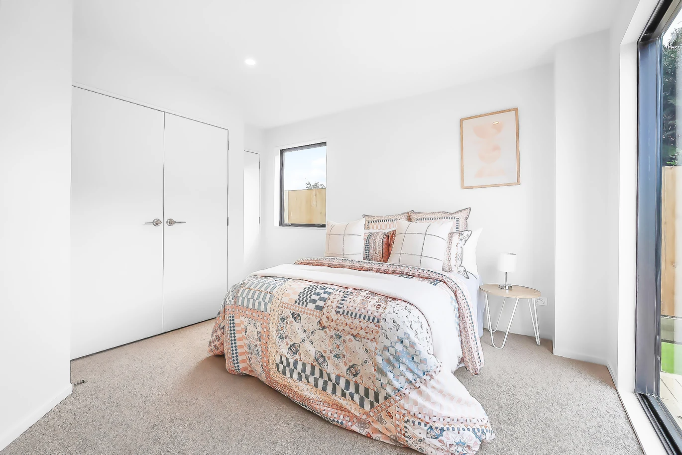 Urgent Sell, ASAP, Enquiries over $670K, 10-Year Master Build Guarantee. 140m2 Brandnew freehold 3 beds 2 baths home with garage, move-in ready, walk a mere 600m to Kelston Mall and Woolworths. 2/4052 Great North Road Glen Eden, Auckland