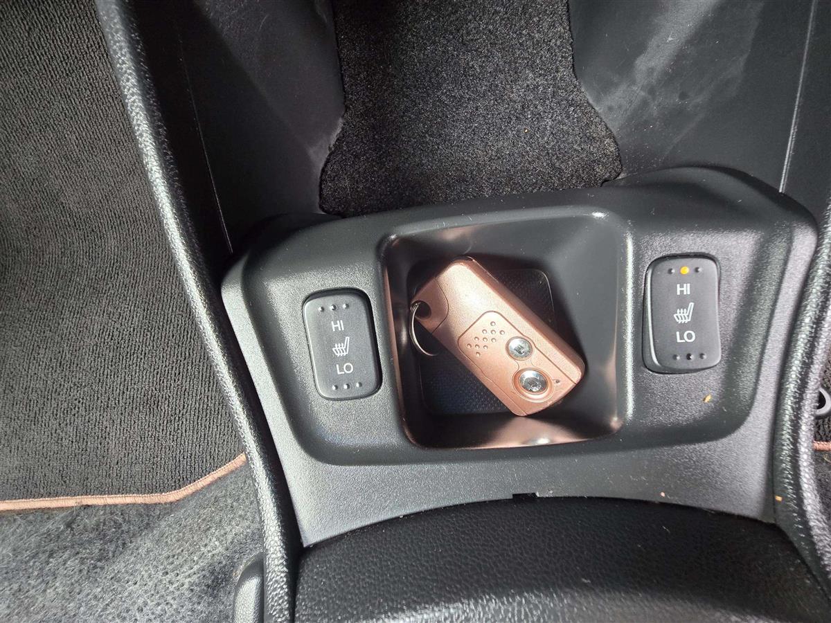2012 Honda Fit HYBRID !! Top Spec !! heated seats !! Cruise control !! Reverse camera Hatchback Automatic, 5 seats, Hybrid, 1,339 cc, 154,359 km