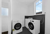 Standalone 3 beds 1 bath house with car park, close to schools, parks, town centre, easy motorway access, 1/39 Settlement Road Papakura, Auckland
