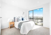 Urgent Sell, ASAP, Enquiries over $670K, 10-Year Master Build Guarantee. 140m2 Brandnew freehold 3 beds 2 baths home with garage, move-in ready, walk a mere 600m to Kelston Mall and Woolworths. 2/4052 Great North Road Glen Eden, Auckland