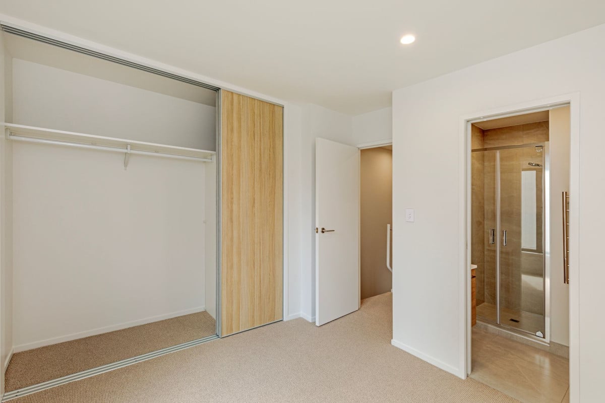 Brandnew, 1-124: 3 Bedrooms 3 Bathrooms with carpark. Floor size: 90m2 plus courtyard 37m2. Price: $900,000 +, 7A & 7B: Dual Key Two Studio Apartments. Floor size: 73m2 plus courtyard 24m2. Price: $700,000 +, Unit 113: 2 Bedrooms 3 Bathrooms with carpark. Floor size: 74m2 plus courtyard 16m2. Price: $800,000 +, 124 Taylors Road Mt Albert, Auckland